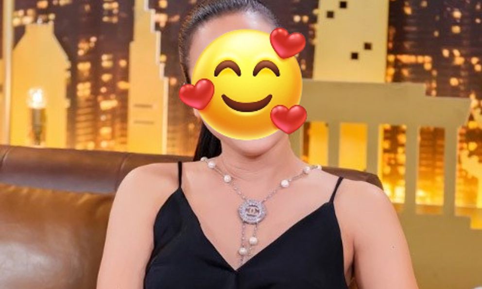 Ca sĩ Việt bị nổ nồi xông, tưởng hỏng mặt giờ xinh đẹp không ngờ, nuôi dạy con lại cực khéo! 
