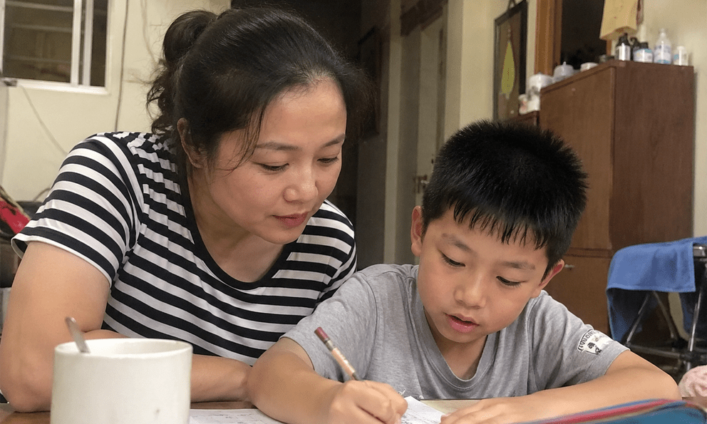 Chỉ dạy đúng 2 câu mà người mẹ này giúp con đỗ ĐH nổi tiếng: Hiệu quả hơn 100 lời khen, giúp trẻ vững vàng cả đời!