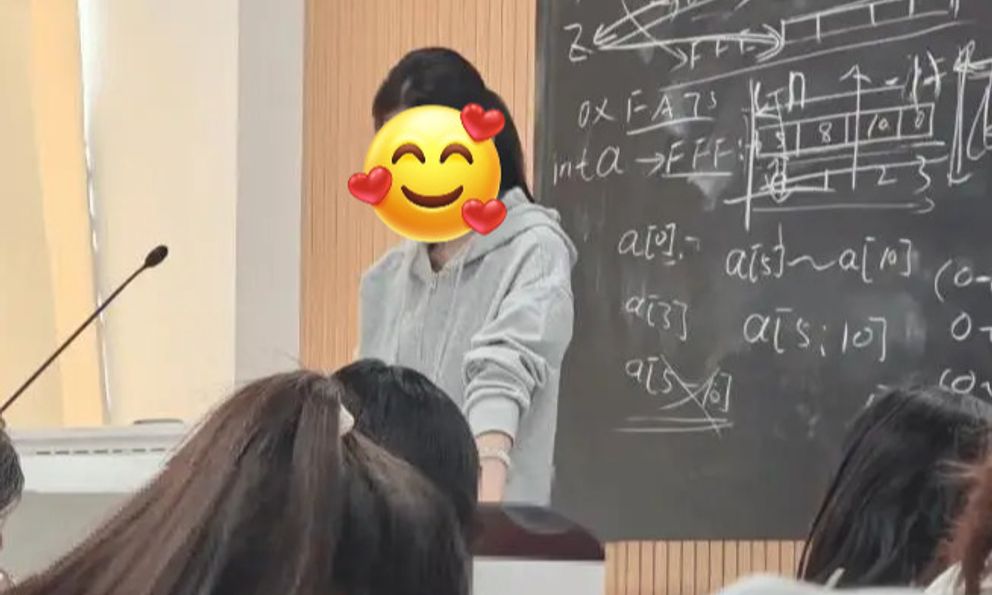 Chuyện lạ: Cô giáo bị phụ huynh kiện vì... quá đẹp, rốt cuộc ngoại hình nổi trội đến mức nào?