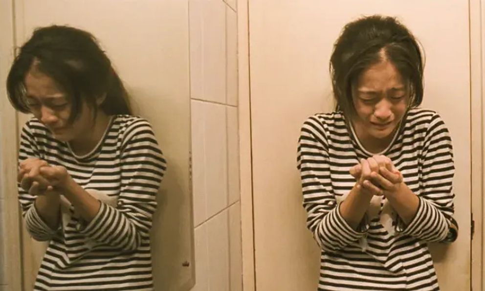 Bức thư 100 chữ của đứa trẻ 12 tuổi có gì mà khiến người mẹ phẫn nộ đệ đơn kiện cả trường lẫn giáo viên?