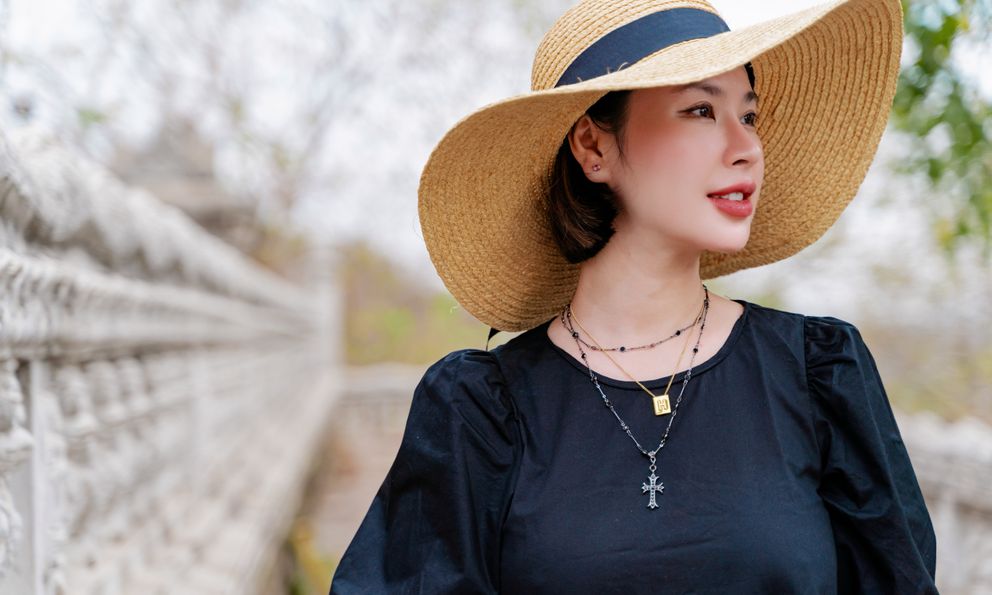 Hoa sĩ Đặng Thanh Huyền mang ký ức Mekong bên gia đình vào tranh