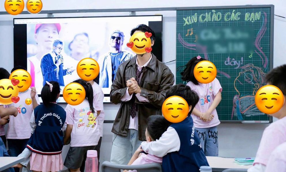 Một phụ huynh xuất hiện trong lớp học ở Hà Nội khiến cả lớp xôn xao: Danh tính ngỡ ngàng