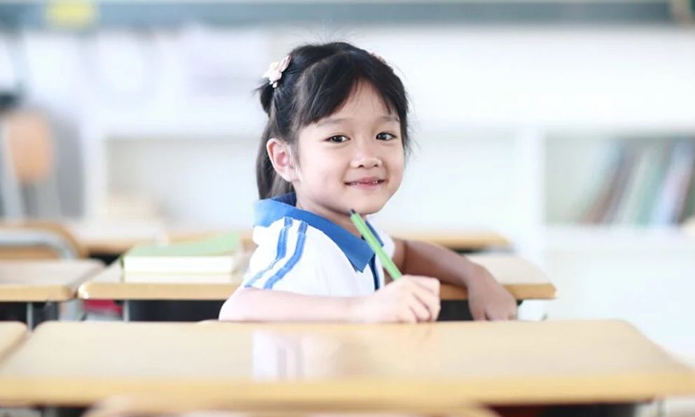 Một giáo viên chủ nhiệm lâu năm nhận ra: Những đứa trẻ âm thầm tiến bộ, cha mẹ đều đang làm 4 điều này