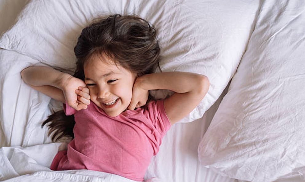 Nghiên cứu tâm lý: Nếu buổi sáng thức dậy có 4 biểu hiện này, chứng tỏ con đang cảm thấy vô cùng hạnh phúc