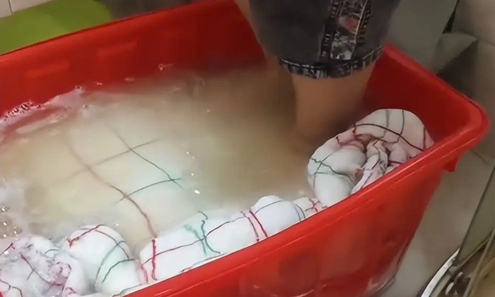 Một chiếc “chăn bông đã giặt” khiến sinh viên đại học bị cả mạng xã hội chế giễu: Đến những kiến thức cơ bản cũng không biết