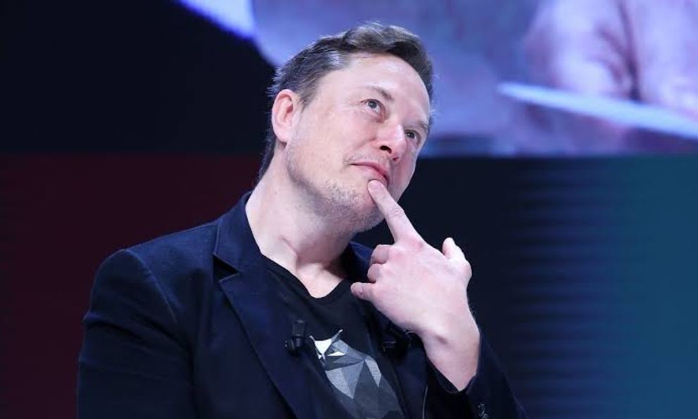 Elon Musk tuyên chiến với 