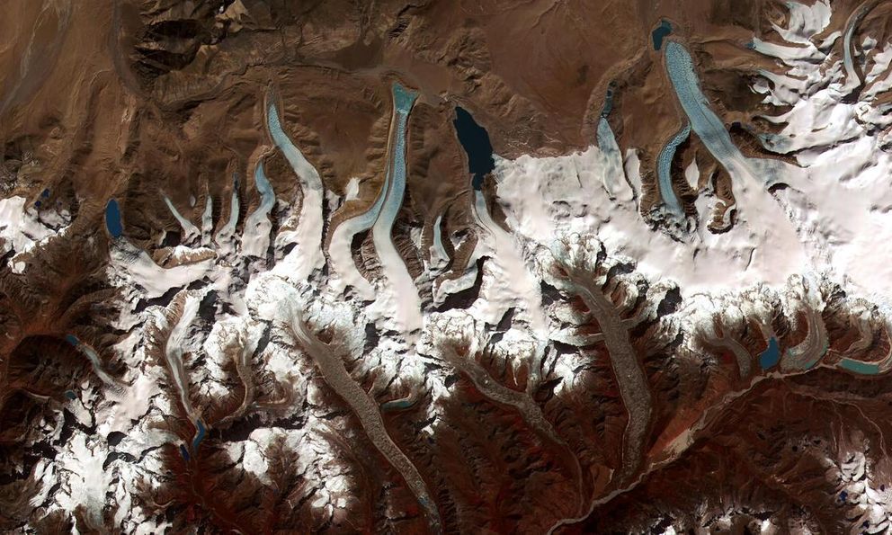 Hồ băng Himalaya bất ngờ vỡ: Lũ quét cuốn trôi suối nước nóng nổi tiếng, Ấn Độ phát cảnh báo