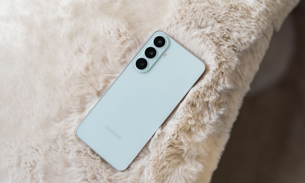 Cận cảnh Galaxy S26 FE: Chất Galaxy S cao cấp ngày càng rõ rệt, nhiều tính năng AI, giá từ 18,99 triệu đồng