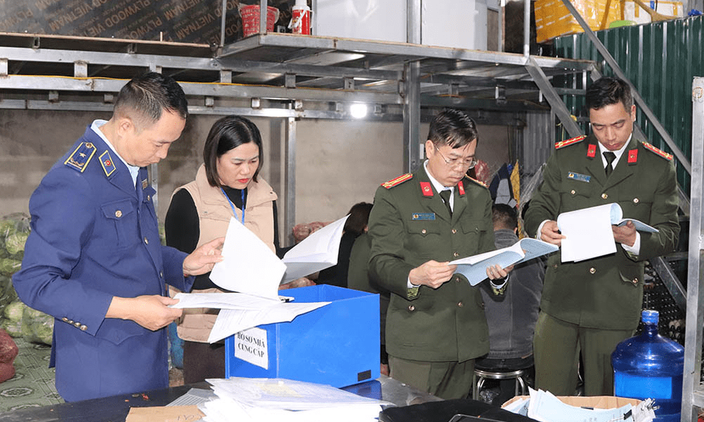 Rùng mình kho thực phẩm bẩn ngày cận Tết: Thịt lợn, nội tạng nhiễm dịch tả lợn châu Phi, tiêu hủy hơn 1,3 tấn