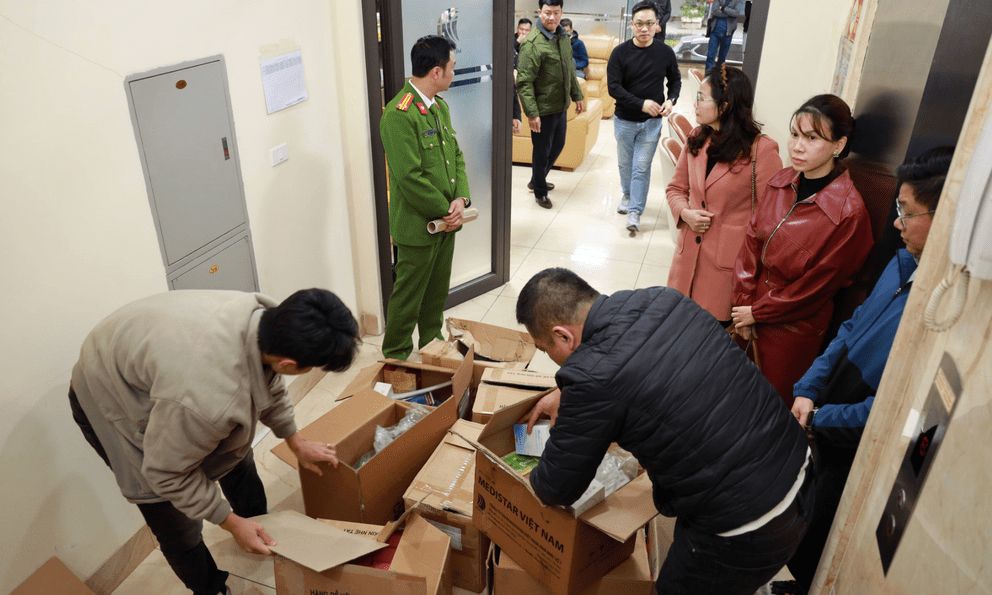 Phanh phui “đế chế” thực phẩm chức năng giả doanh thu 1.800 tỷ: Hàng trăm tấn collagen, vitamin tuồn ra thị trường suốt 13 năm