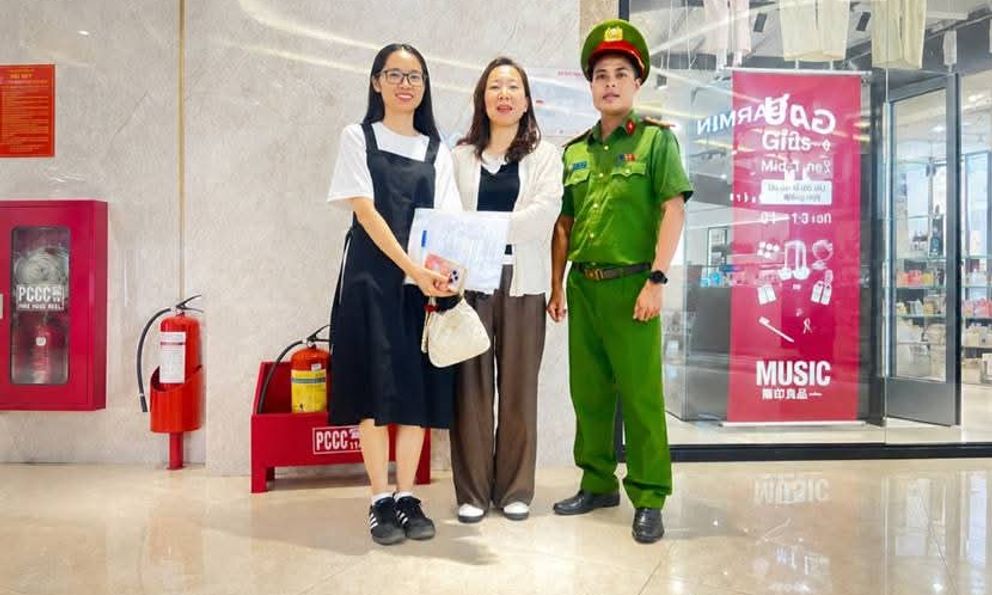 Nữ công dân Hàn Quốc nhận lại 92.555.000 đồng sau gần 6 tháng chuyển nhầm tài khoản