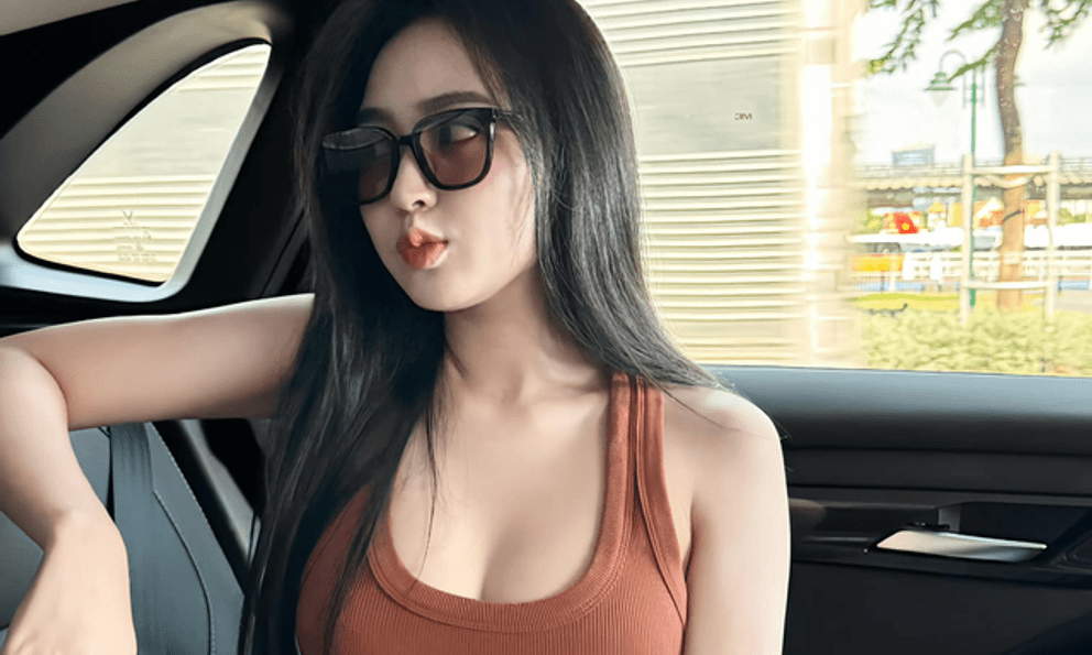 Hot girl hé lộ tình cảnh 20/10 vô cùng éo le qua một dòng bình luận