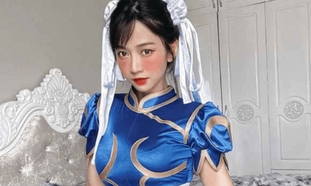 Khoe màn cosplay Natalya, Lê Bống khiến fan xót xa