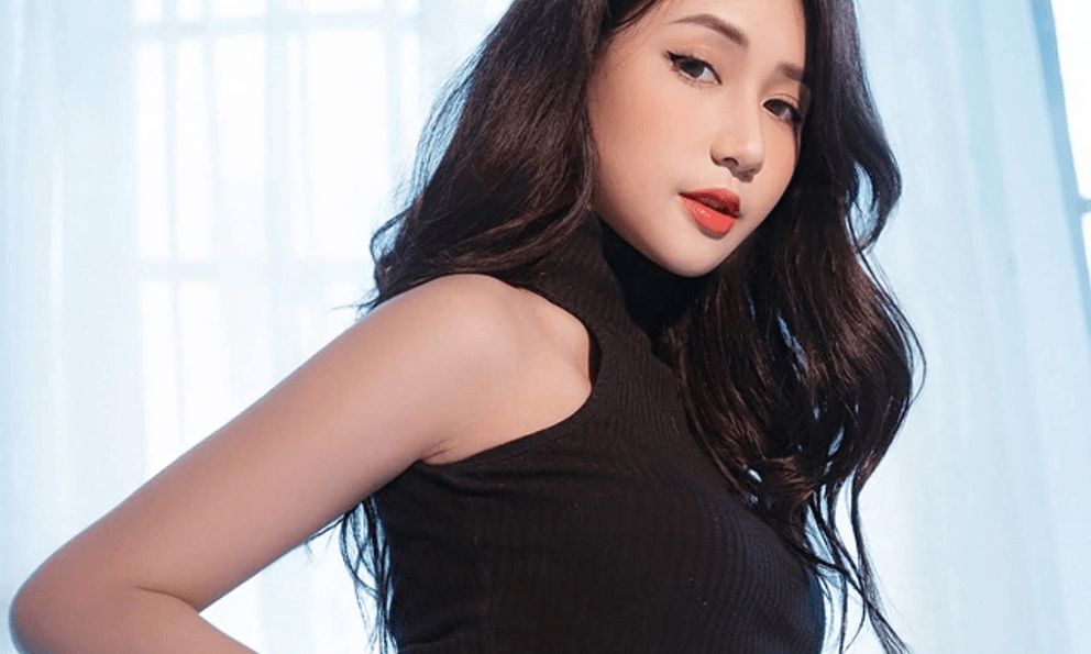 Bắt gặp hot girl Liên Quân nóng bỏng trên app hẹn hò