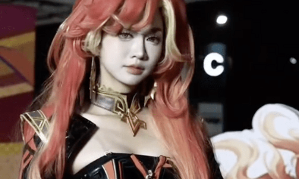Không còn là cô giáo vùng cao, Lê Bống gây sốt làng cosplay khi hoá thân nữ thần gợi cảm