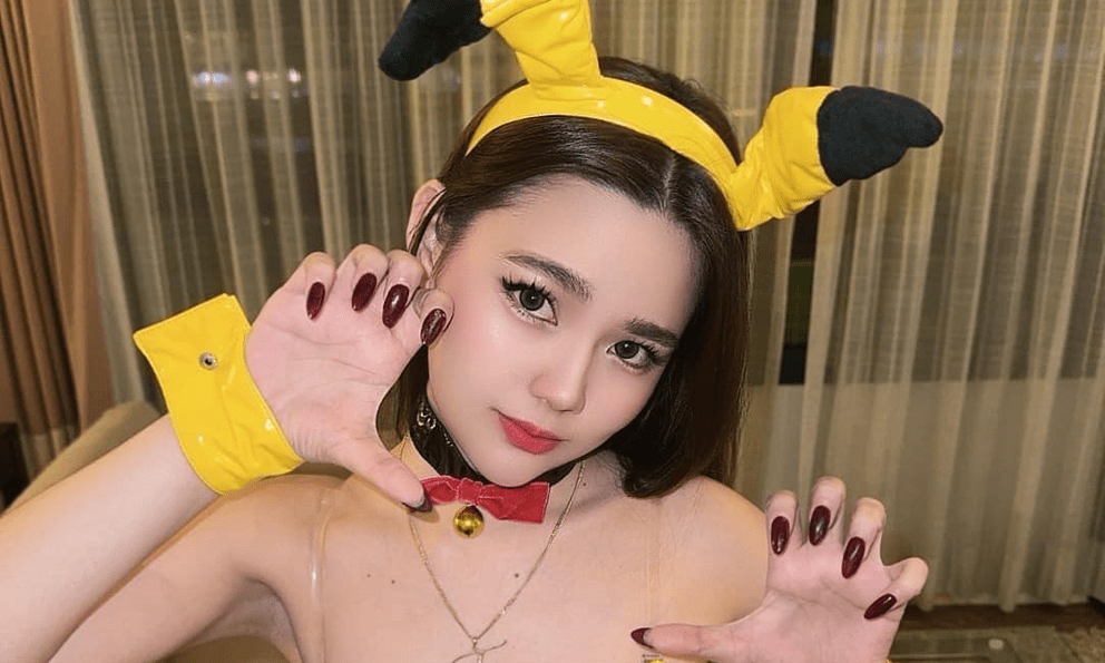 Phá vỡ giới hạn, xuất hiện phiên bản Pikachu cực gợi cảm với trang phục mỏng manh