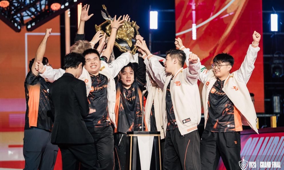 4 năm chờ đợi, FPT Flash cuối cùng cũng đã có được chiếc cúp vô địch ĐTDV