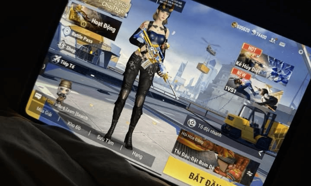 Nữ game thủ CFL flex độ 