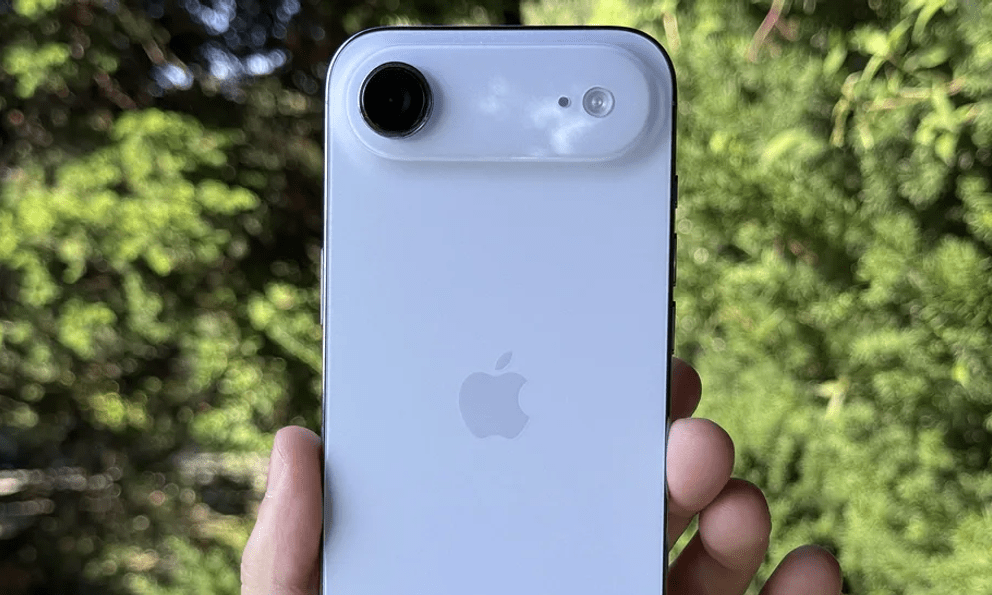 Sau 6 tháng dùng iPhone Air, tôi chính thức thừa nhận: Độ mỏng 5.6mm đã thay đổi hoàn toàn cách tôi nhìn nhận về một chiếc smartphone