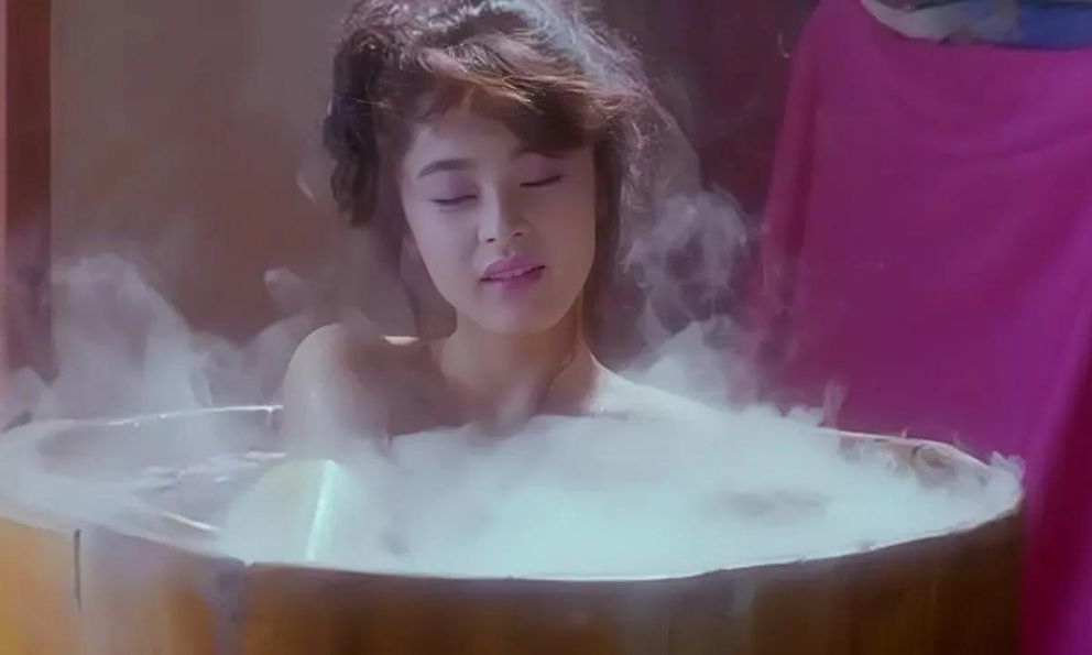 Đóa hồng Nhật Bản từng khiến màn ảnh Hong Kong chao đảo