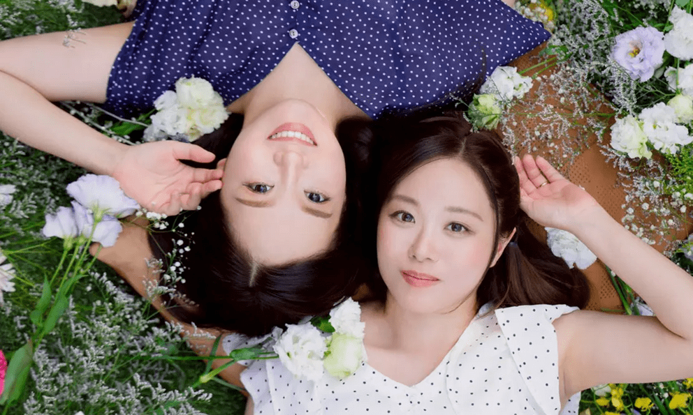 Cặp chị em song sinh gây ngỡ ngàng khi rủ nhau cùng gia nhập ngành công nghiệp 18+