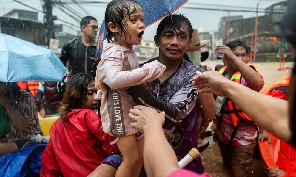 Bão Trà Mi khiến ít nhất gần 130 người chết và mất tích tại Philippines, con số dự đoán không ngừng tăng cao