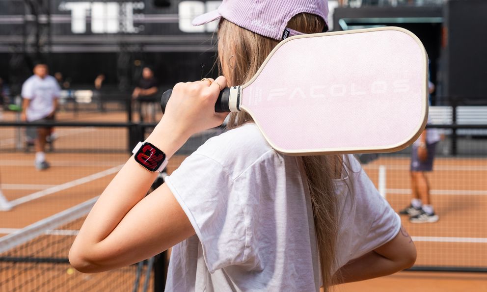 Review Amazfit Active màu hồng: Nhỏ gọn, mang đi đánh pickleball hợp trend mà cũng rất hay ho!