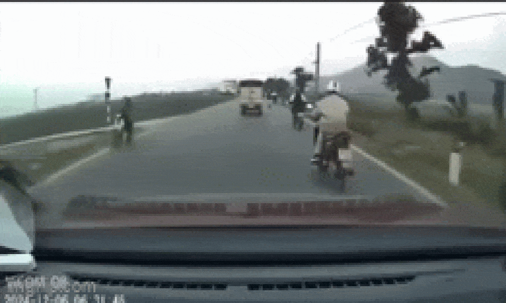 Kinh hoàng clip vụ tông xe máy ở Hải Dương khiến nam sinh 15 tuổi tử vong thương tâm