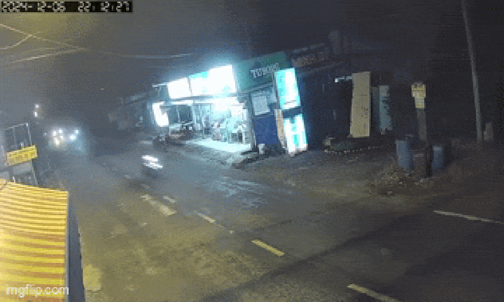 Thanh niên tông vào trụ điện tử vong, nghi bị truy đuổi trên đường phố ở TP HCM 