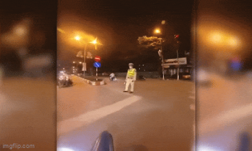 Tài xế xe ôm công nghệ thấy va chạm trên phố Hà Nội liền đi 