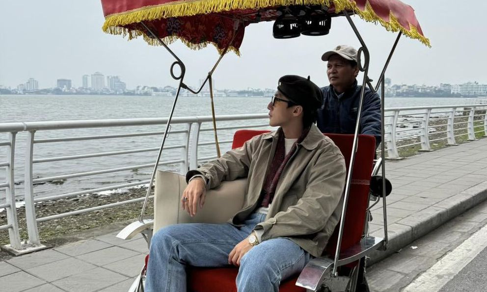 Tài xế xích lô chở Sơn Tùng M-TP đi dạo Hồ Tây nhận bất ngờ khiến nhiều người phải ao ước