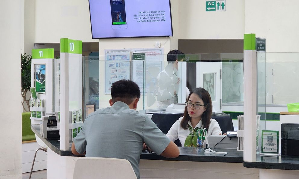 Vietcombank, Agribank thông báo các tài khoản ngân hàng sẽ bị khóa thẻ, tạm ngừng giao dịch từ 1/1/2025