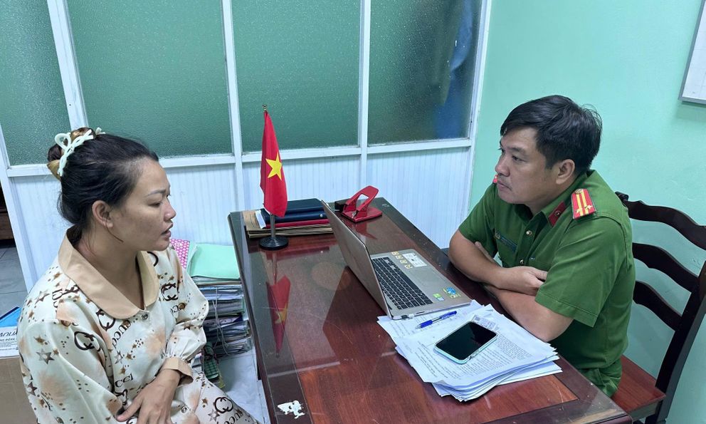Bắt khẩn cấp người phụ nữ đánh nhân viên gác chắn tàu gãy xương mũi