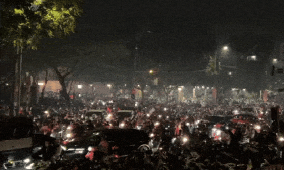 Sau pháo hoa mừng năm mới là chặng đường gian nan để về nhà!