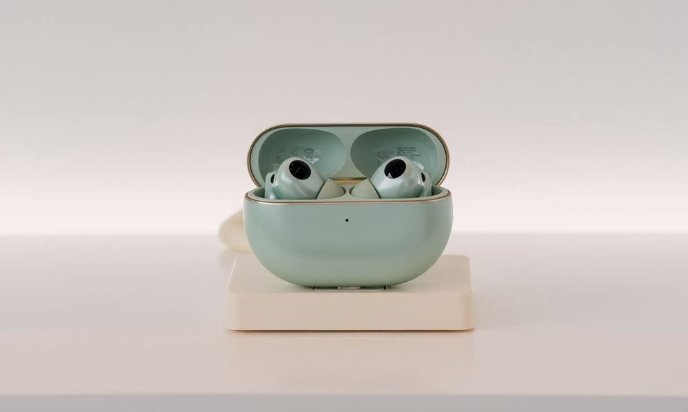 Huawei ra mắt mẫu tai nghe có hộp sạc gốm, giá 4,9 triệu đồng