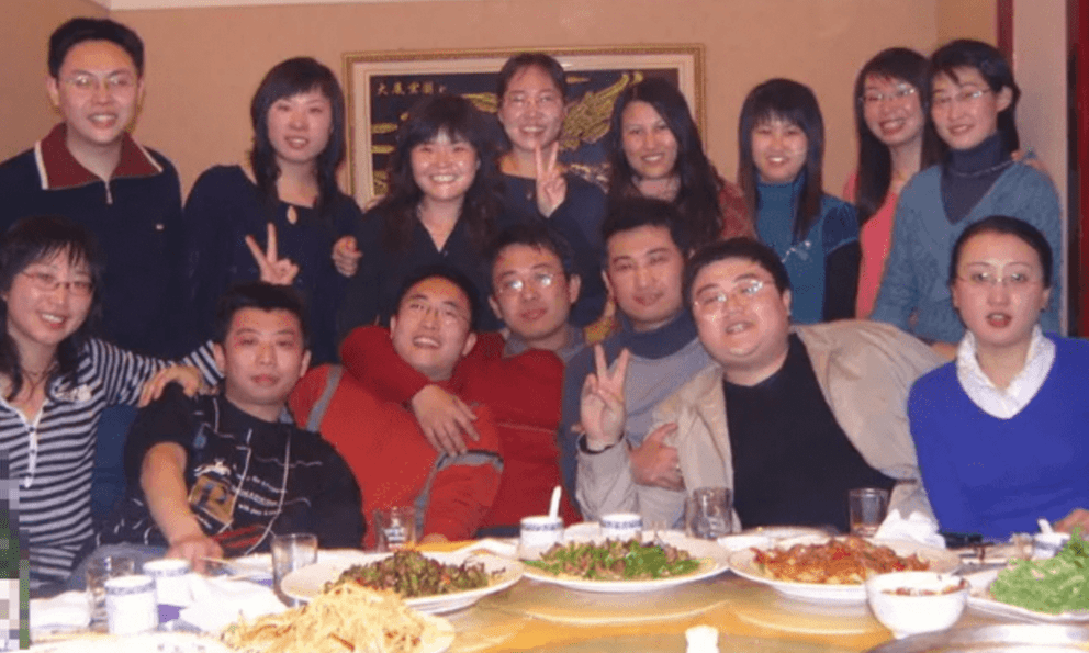 Đi họp lớp, bạn học giàu tranh thanh toán hoá đơn 250 triệu: Về đến nhà, anh không thốt nên lời vì 1 cảnh tượng