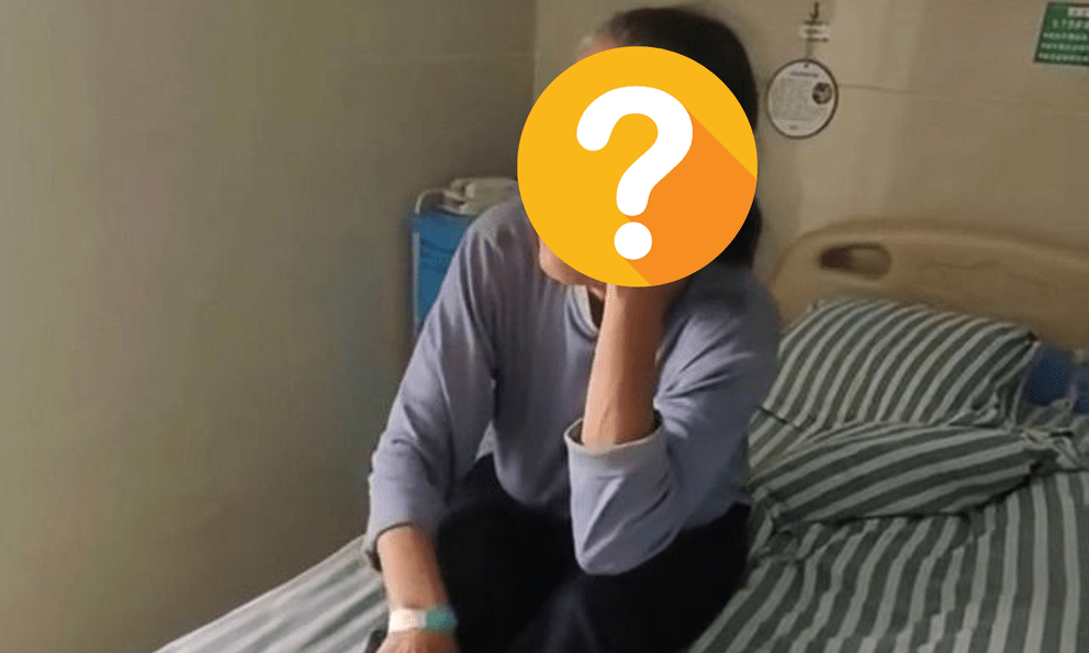 Bức ảnh bà cụ làm 1 hành động trên giường bệnh khiến nhiều người 