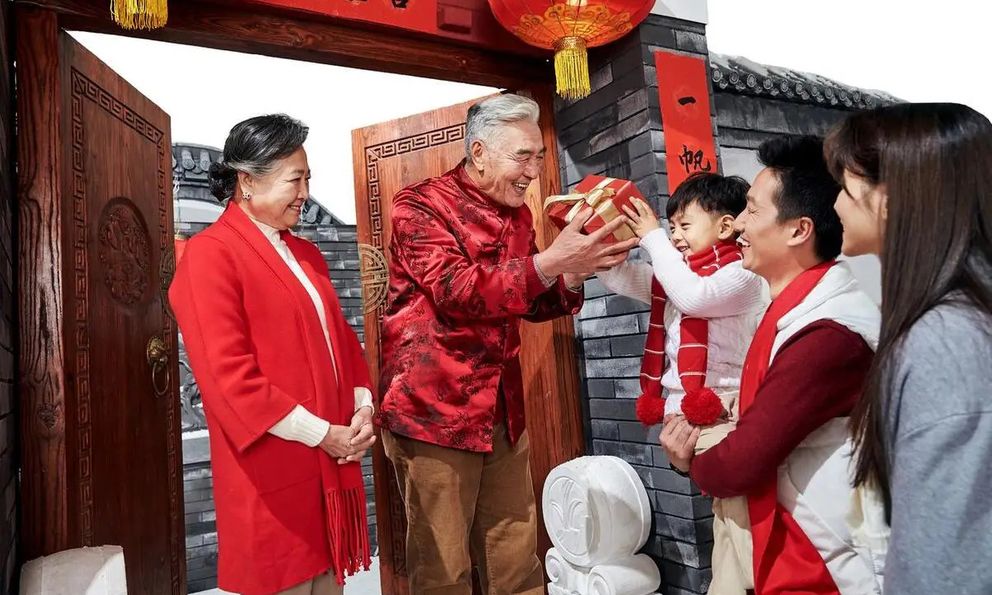Đi biếu quà Tết nhận về câu 