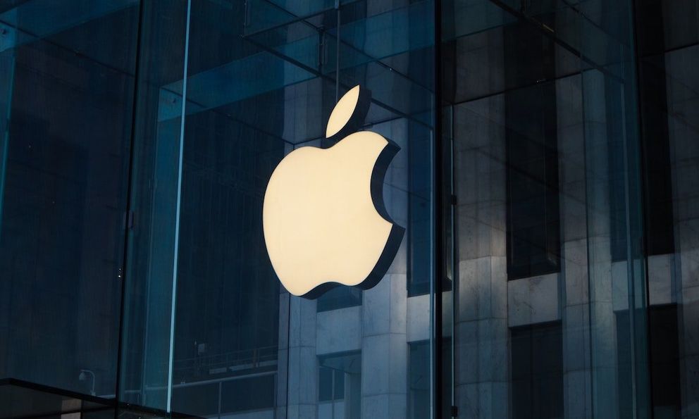 Apple đánh mất ngôi vị công ty giá trị nhất thế giới