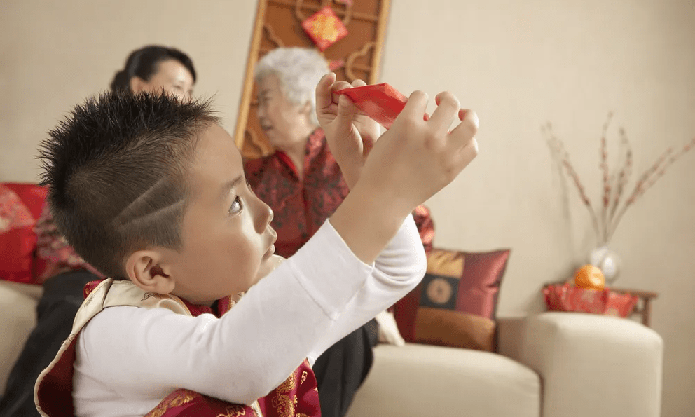 Trẻ EQ cao KHÔNG LÀM 4 hành động này vào dịp Tết