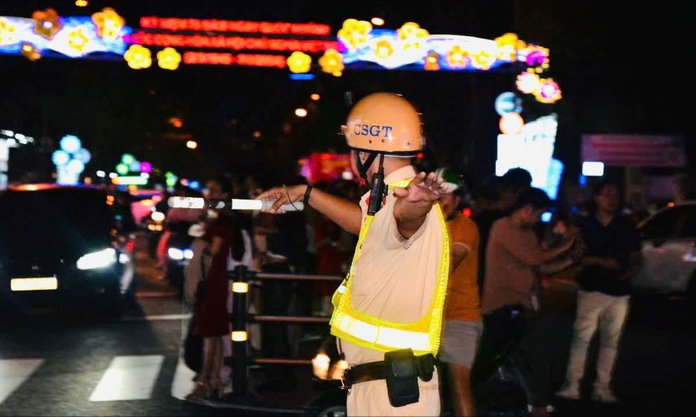 Người dân đi đường có cảm giác “sợ” đèn giao thông, CSGT TP.HCM ra hướng dẫn cụ thể