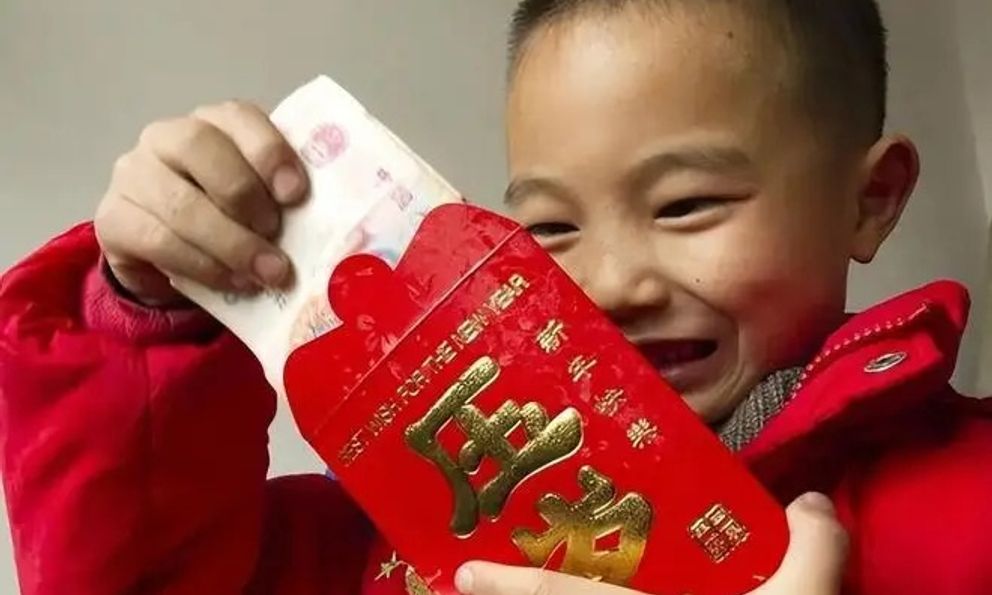Cha mẹ cần lưu ý 2 thời điểm thích hợp để lì xì cho con cái mà đôi khi dễ bỏ lỡ!