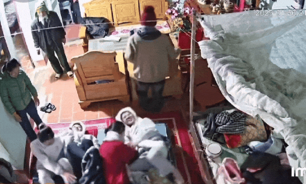 Phút giây có bao nhiêu tiền cũng khó mua được trong một căn nhà nhỏ ngày Tết