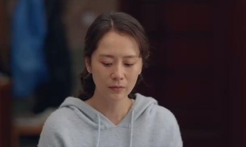 Mùng 1 Tết, nghe tiếng động lạ trong phòng mẹ chồng giữa đêm, cả đời sau tôi không thể quên: 