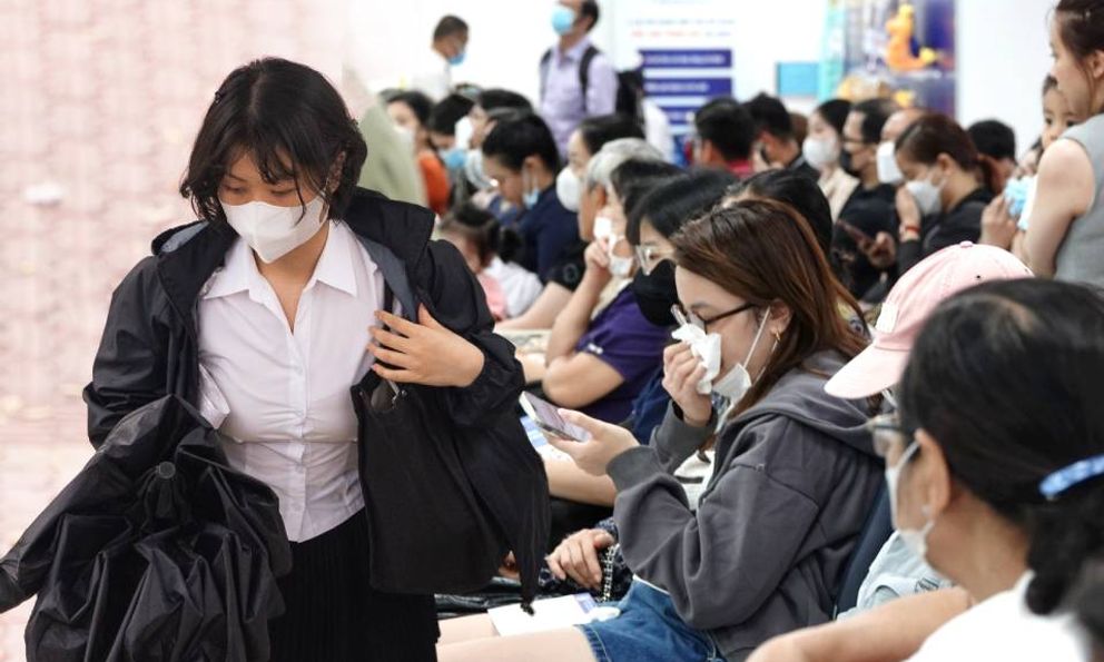 TP.HCM những ngày qua: Cả công ty nghỉ làm đi tiêm cúm, người dân đeo khẩu trang mọi nơi