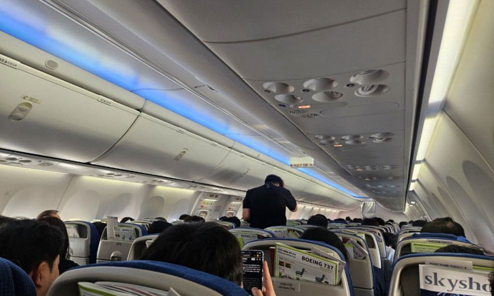 Hàn Quốc: Boeing 737 chở 183 người phát nổ động cơ, buộc 