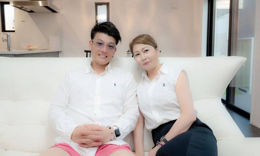 Bà ngoại 4 cháu yêu trai trẻ kém 21 tuổi: Phản ứng của nhà trai khiến tất cả bất ngờ