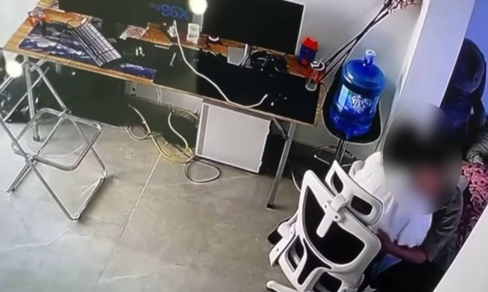 Vụ ngoại tình hot nhất MXH hôm nay: Bỏ 400 triệu đồng giúp chồng làm ăn, vợ mở camera phát hiện sự thật đau lòng 