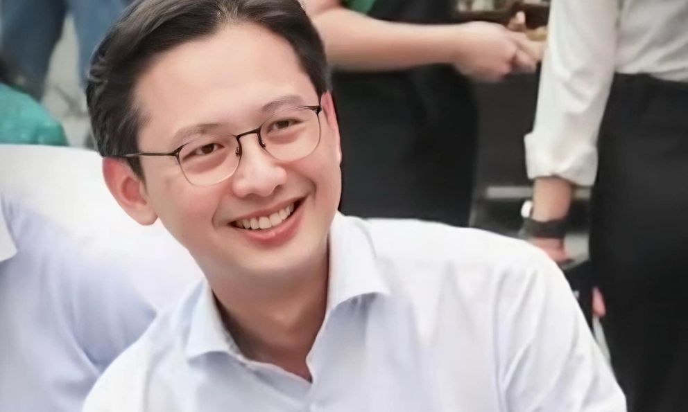 Thứ trưởng Bộ Ngoại giao vừa xuất hiện trong vlog xịn nhất YouTube của Khánh Vy: Quá đỉnh, quá xịn và quá chất!