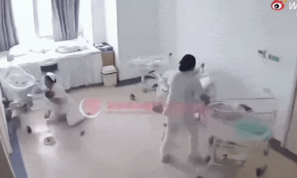 Y tá làm “lá chắn sống” bảo vệ bé sơ sinh giữa thảm họa động đất: 